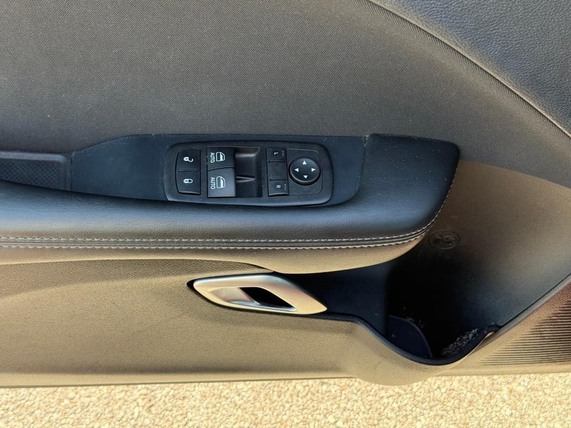 Dodge Challenger Vehicle Image 14
