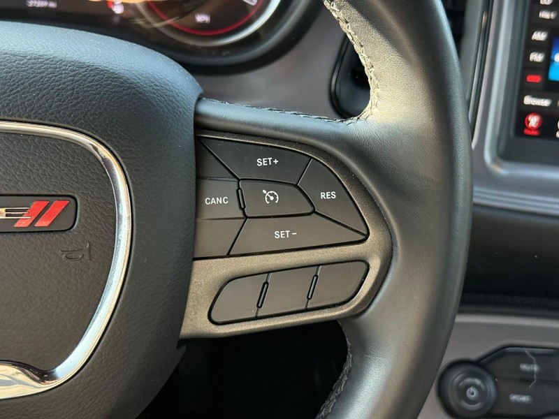 Dodge Challenger Vehicle Image 18