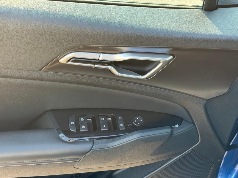 Kia Sportage Vehicle Image 18