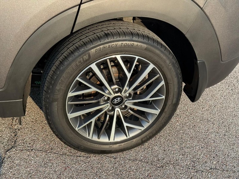 Hyundai Tucson Vehicle Image 05