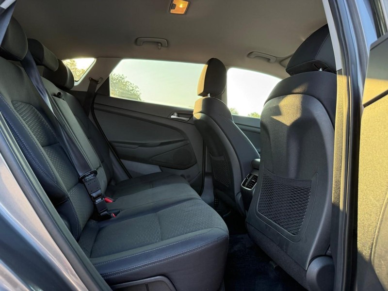 Hyundai Tucson Vehicle Image 13