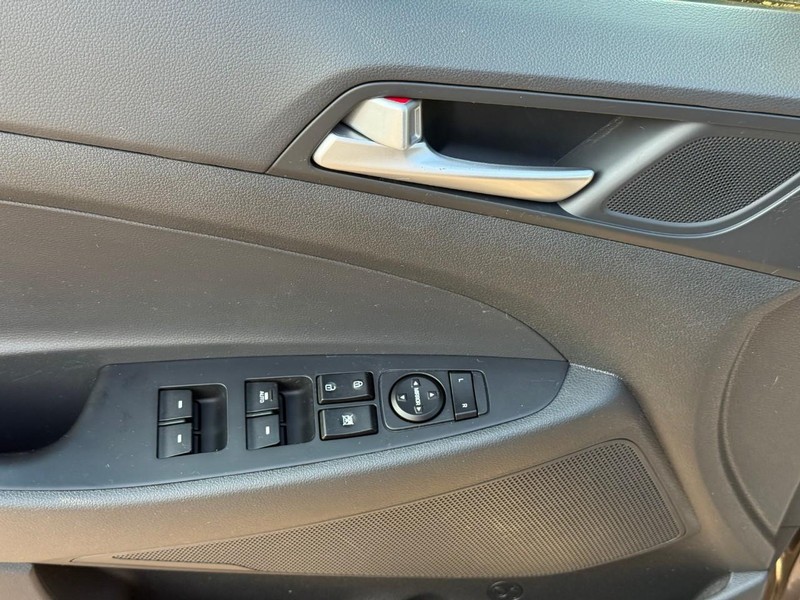 Hyundai Tucson Vehicle Image 19