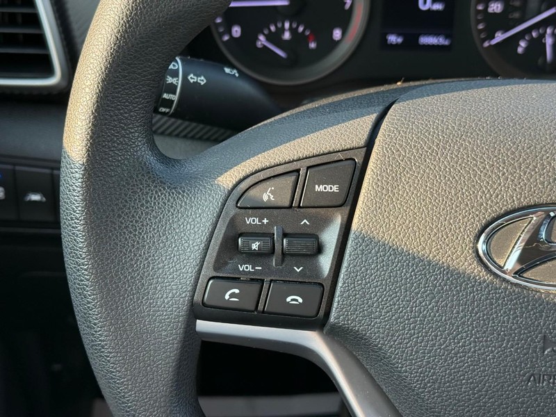 Hyundai Tucson Vehicle Image 23