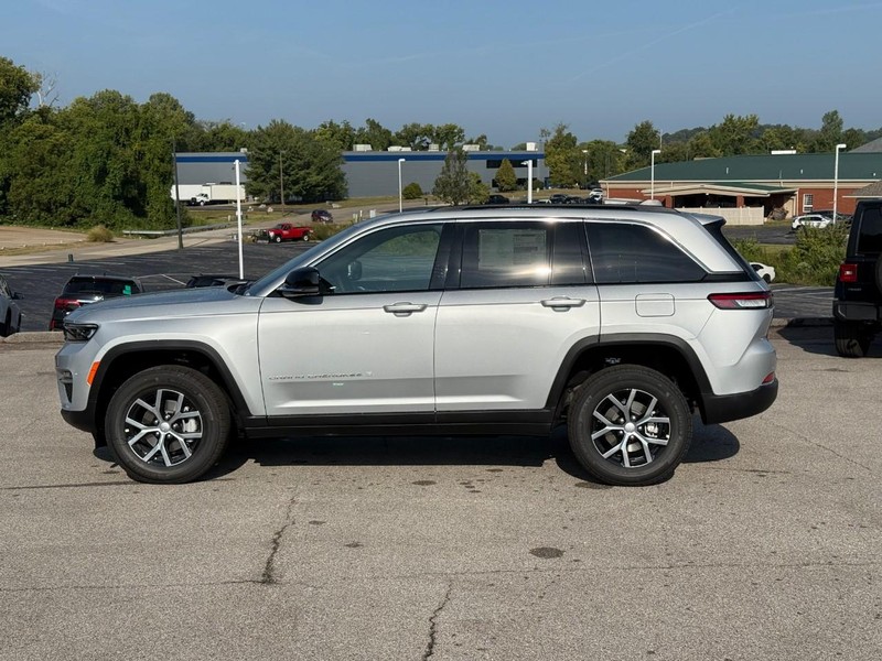 Jeep Grand Cherokee Vehicle Image 03
