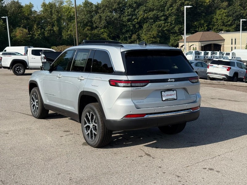 Jeep Grand Cherokee Vehicle Image 04