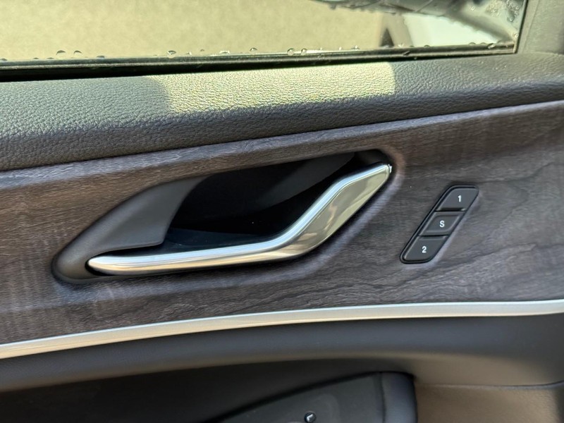 Jeep Grand Cherokee Vehicle Image 13