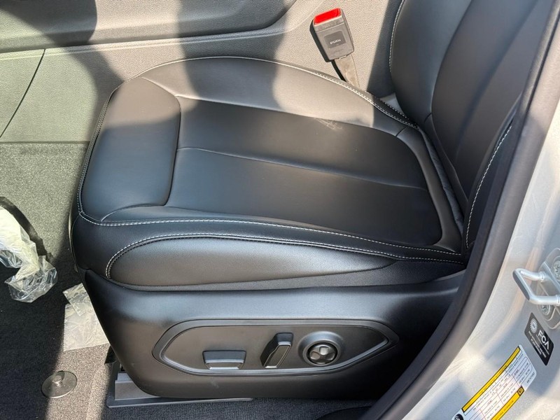 Jeep Grand Cherokee Vehicle Image 14