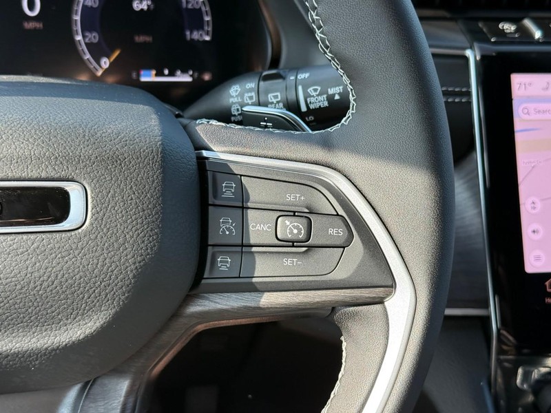 Jeep Grand Cherokee Vehicle Image 17