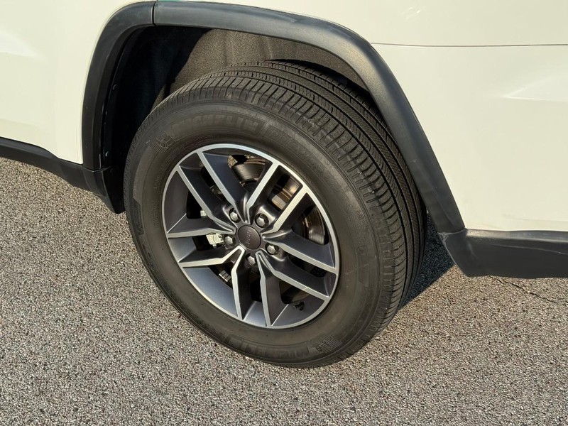 Jeep Grand Cherokee Vehicle Image 05