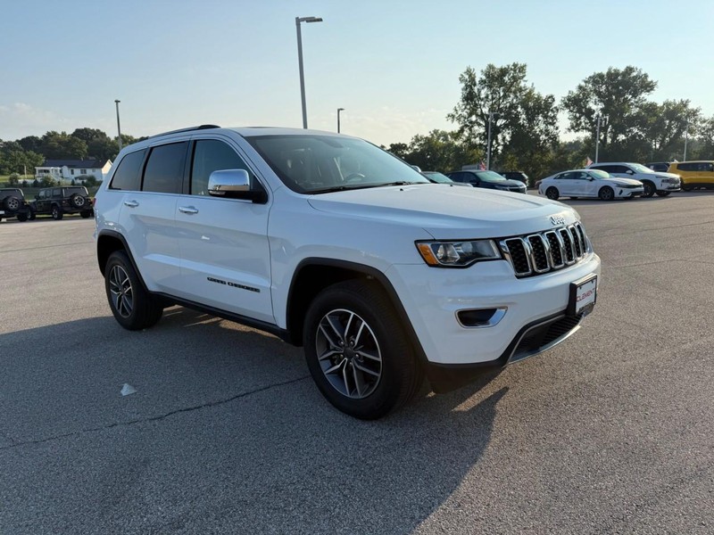 Jeep Grand Cherokee Vehicle Image 12