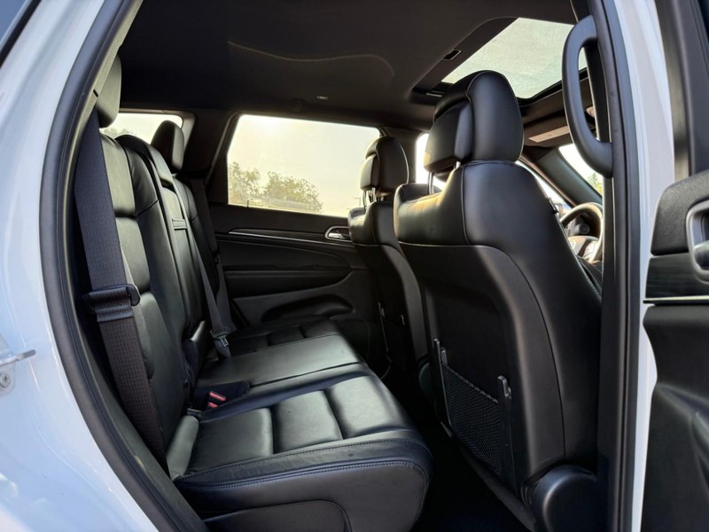 Jeep Grand Cherokee Vehicle Image 14