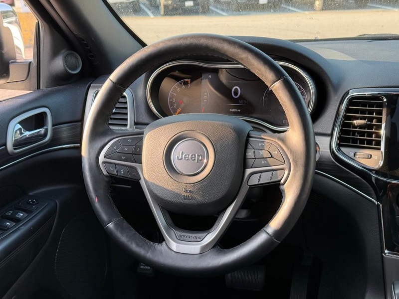 Jeep Grand Cherokee Vehicle Image 16