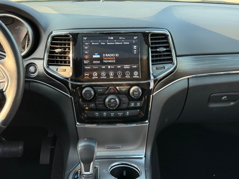 Jeep Grand Cherokee Vehicle Image 17