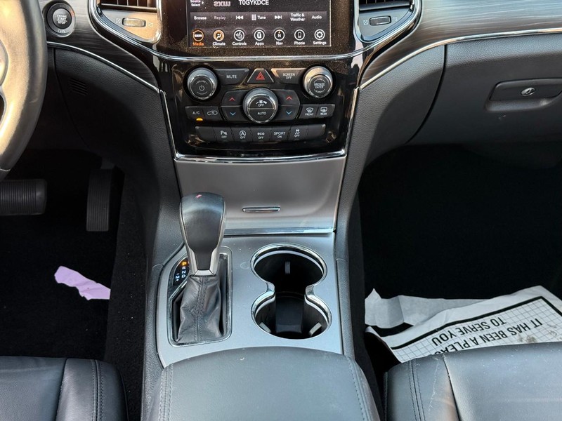 Jeep Grand Cherokee Vehicle Image 18