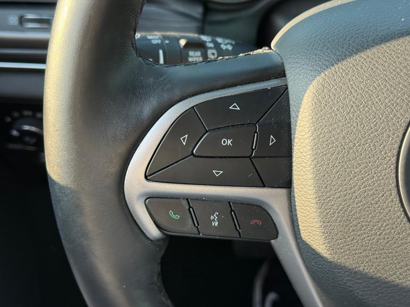 Jeep Grand Cherokee Vehicle Image 23