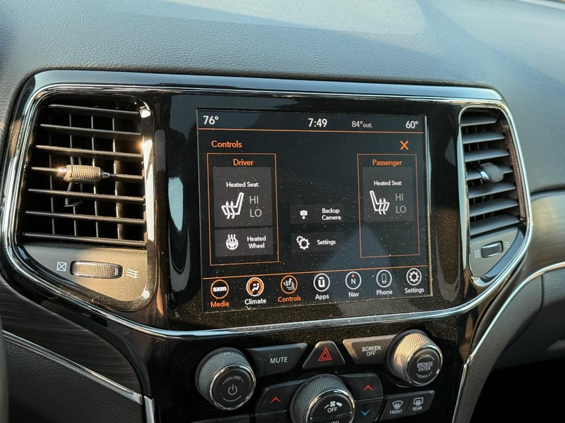 Jeep Grand Cherokee Vehicle Image 26