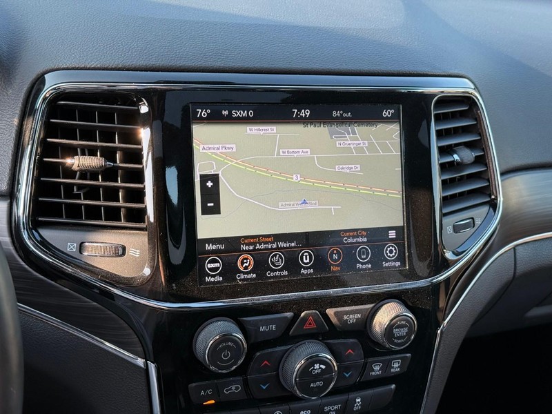 Jeep Grand Cherokee Vehicle Image 27