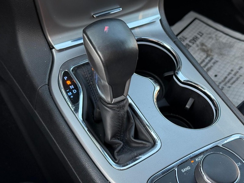 Jeep Grand Cherokee Vehicle Image 28