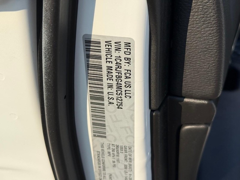 Jeep Grand Cherokee Vehicle Image 30