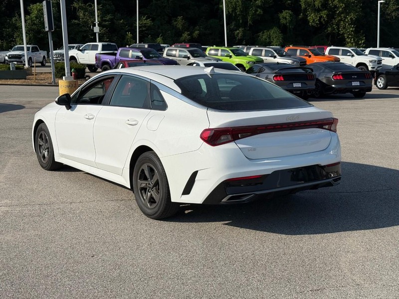 Kia K5 Vehicle Image 04