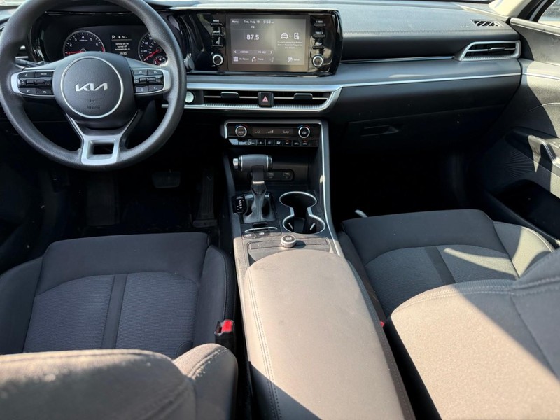 Kia K5 Vehicle Image 13