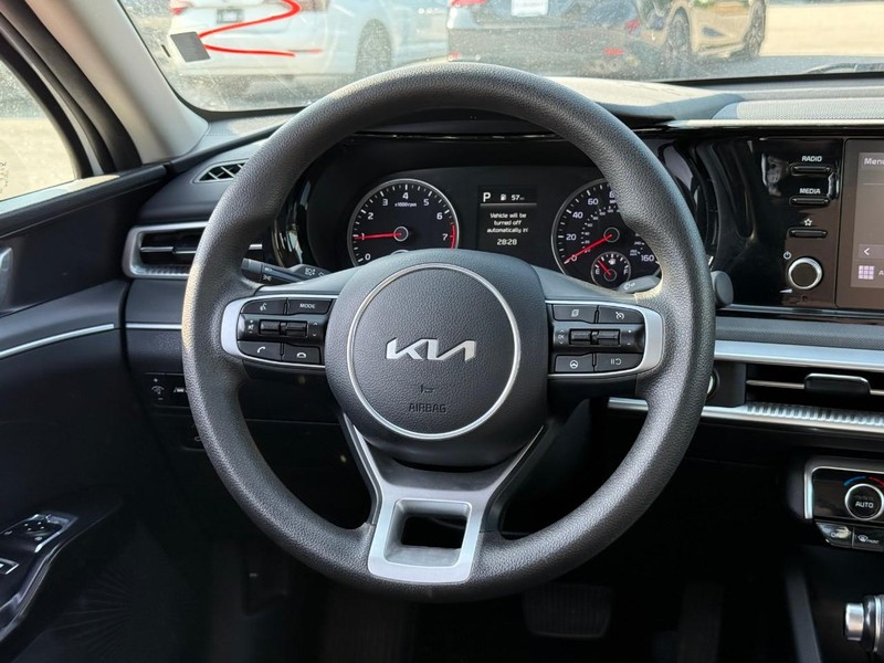 Kia K5 Vehicle Image 14
