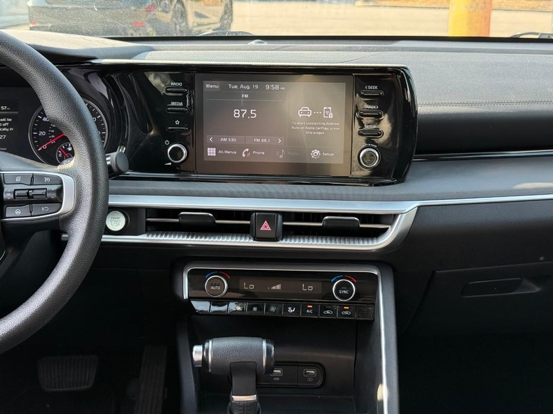 Kia K5 Vehicle Image 15