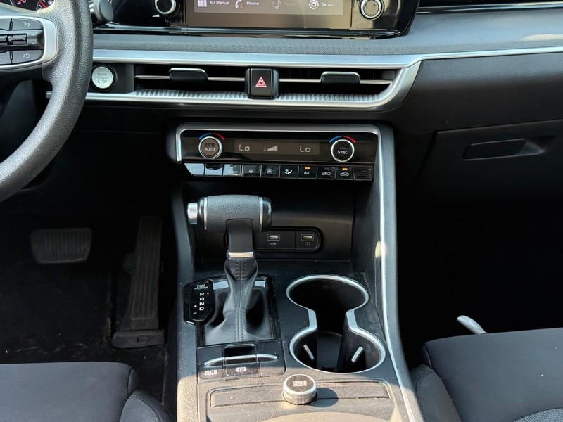 Kia K5 Vehicle Image 16
