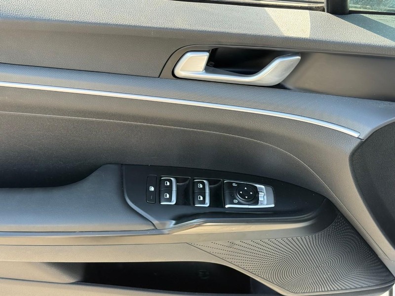 Kia K5 Vehicle Image 17