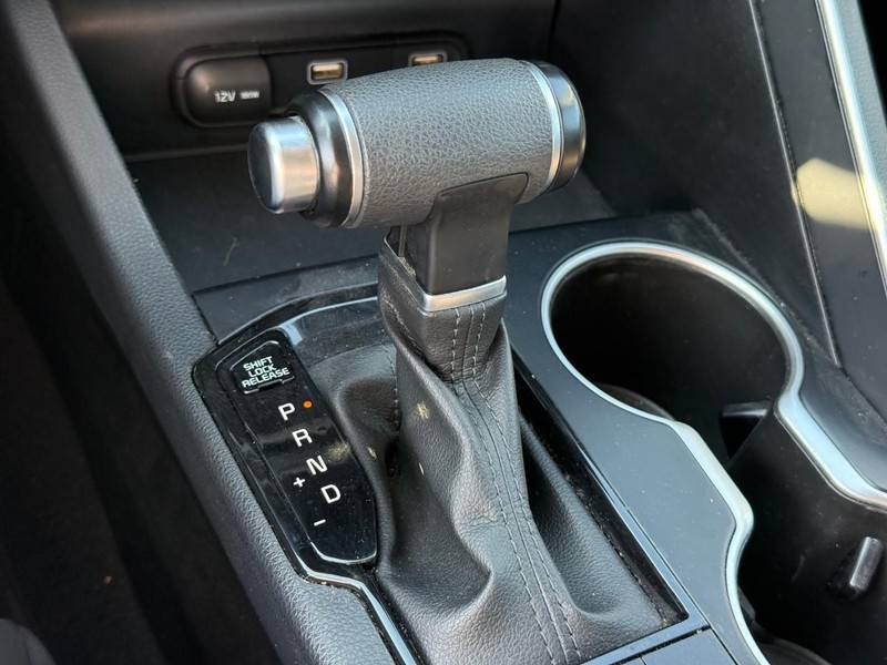 Kia K5 Vehicle Image 22