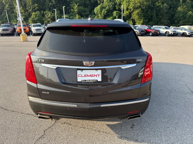 Cadillac XT5 Vehicle Image 09