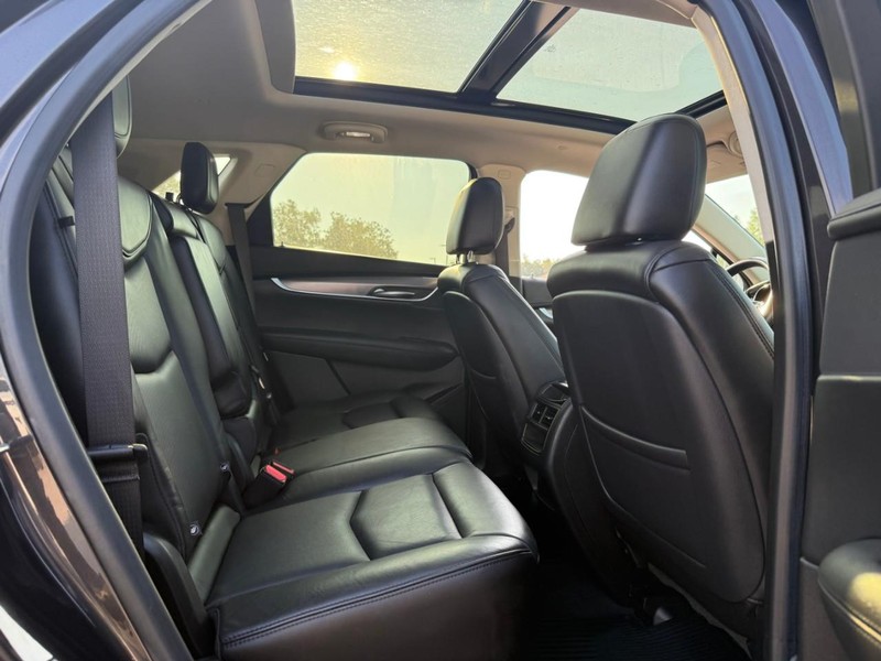 Cadillac XT5 Vehicle Image 14