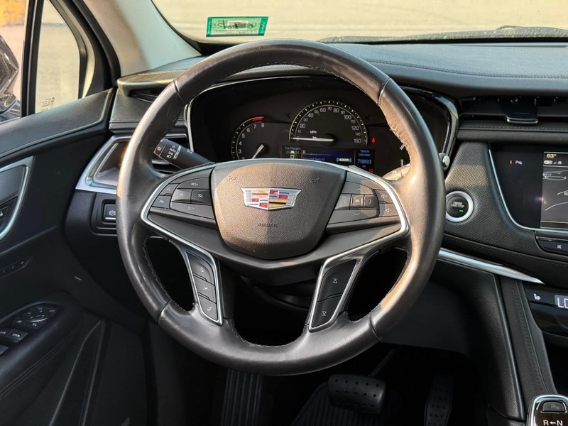 Cadillac XT5 Vehicle Image 16