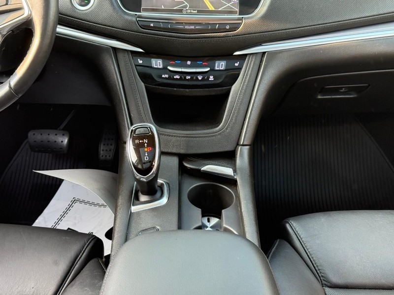 Cadillac XT5 Vehicle Image 18