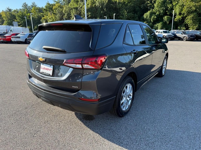 Chevrolet Equinox Vehicle Image 11