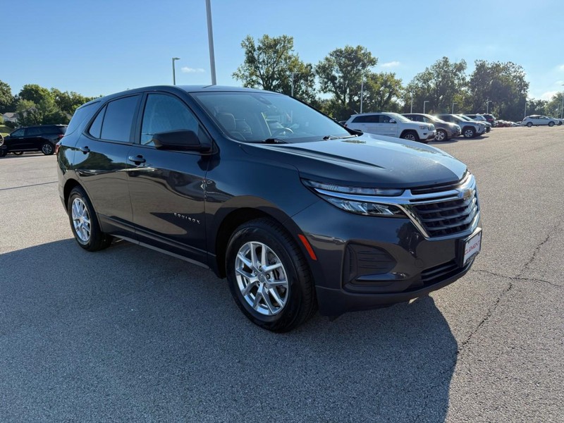 Chevrolet Equinox Vehicle Image 12