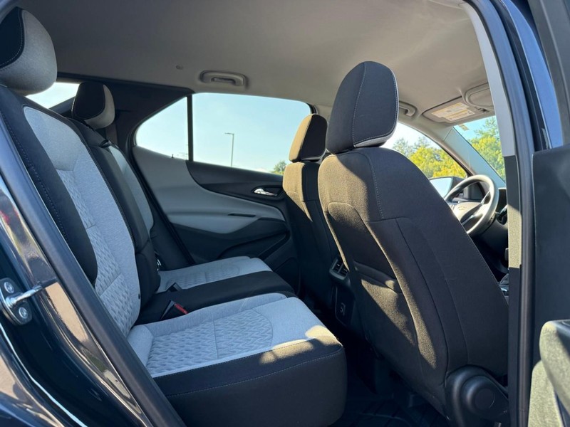 Chevrolet Equinox Vehicle Image 14
