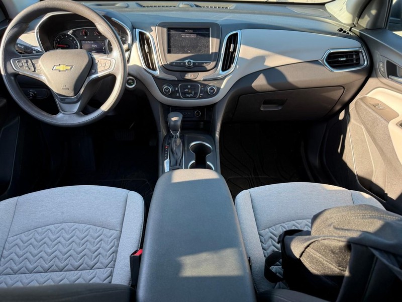 Chevrolet Equinox Vehicle Image 15