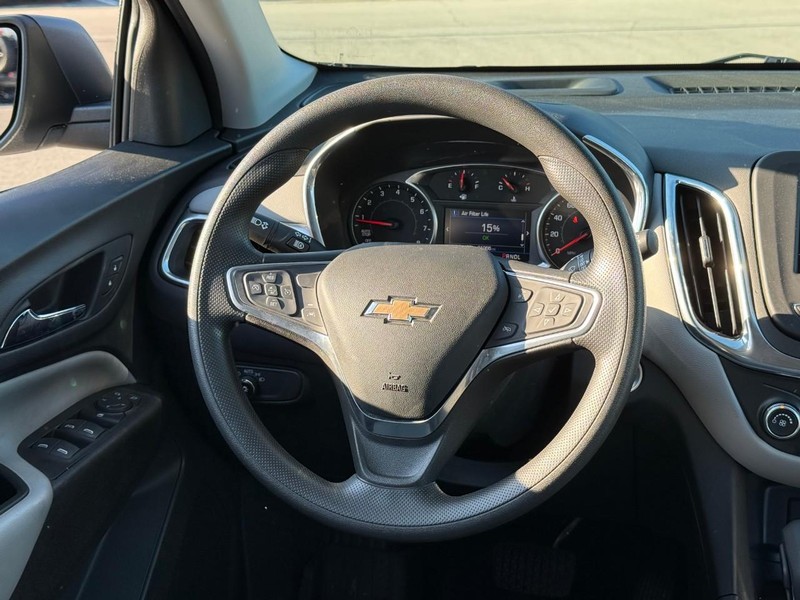 Chevrolet Equinox Vehicle Image 16