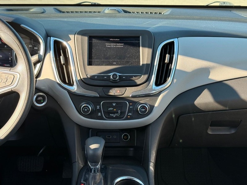 Chevrolet Equinox Vehicle Image 17