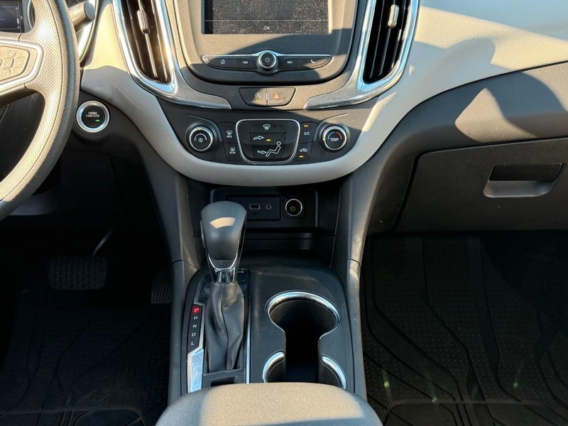 Chevrolet Equinox Vehicle Image 18