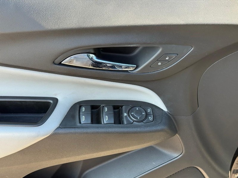 Chevrolet Equinox Vehicle Image 19