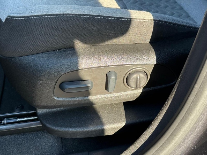 Chevrolet Equinox Vehicle Image 21