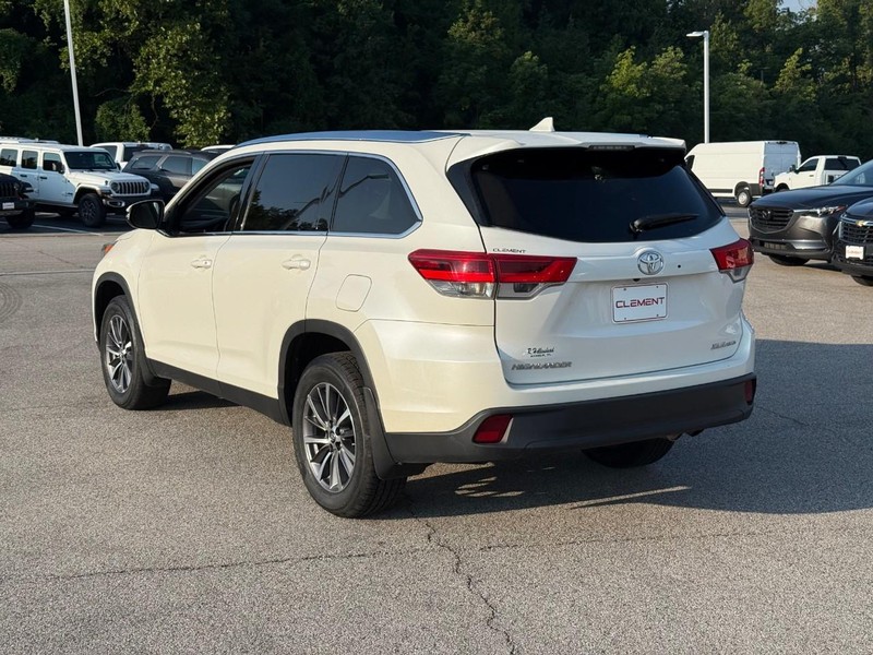 Toyota Highlander Vehicle Image 04