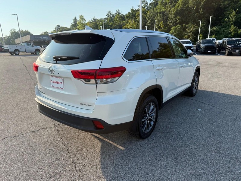 Toyota Highlander Vehicle Image 11