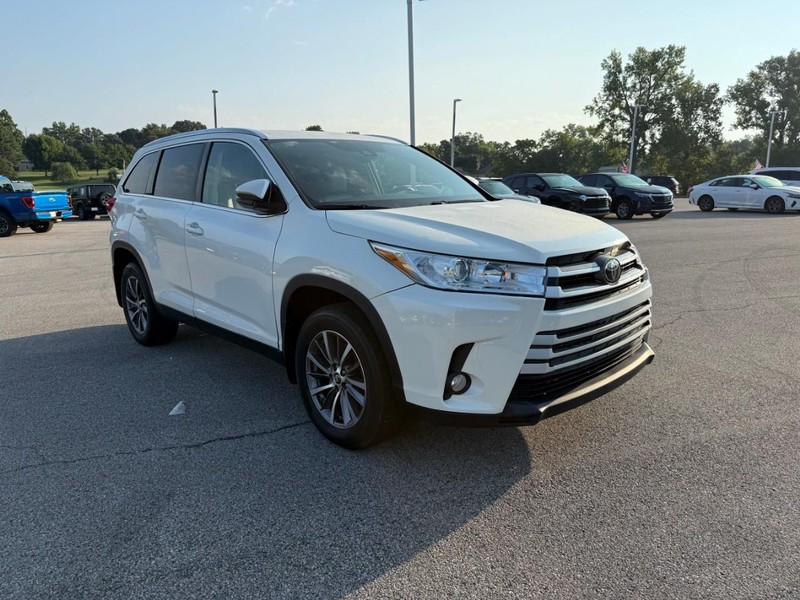 Toyota Highlander Vehicle Image 12