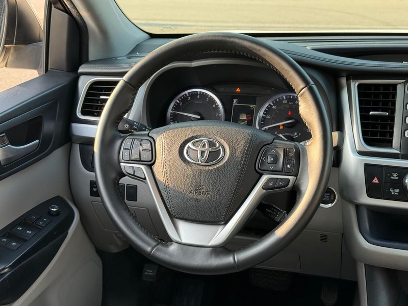 Toyota Highlander Vehicle Image 17