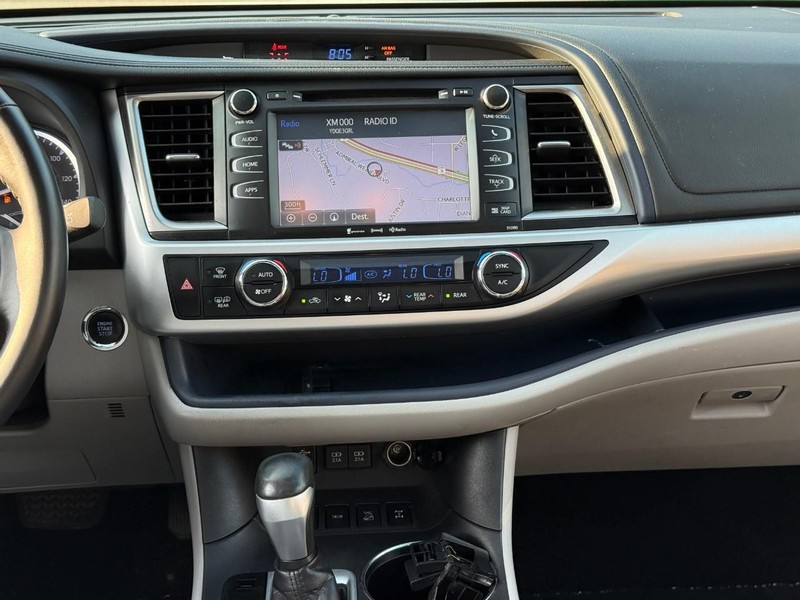 Toyota Highlander Vehicle Image 19