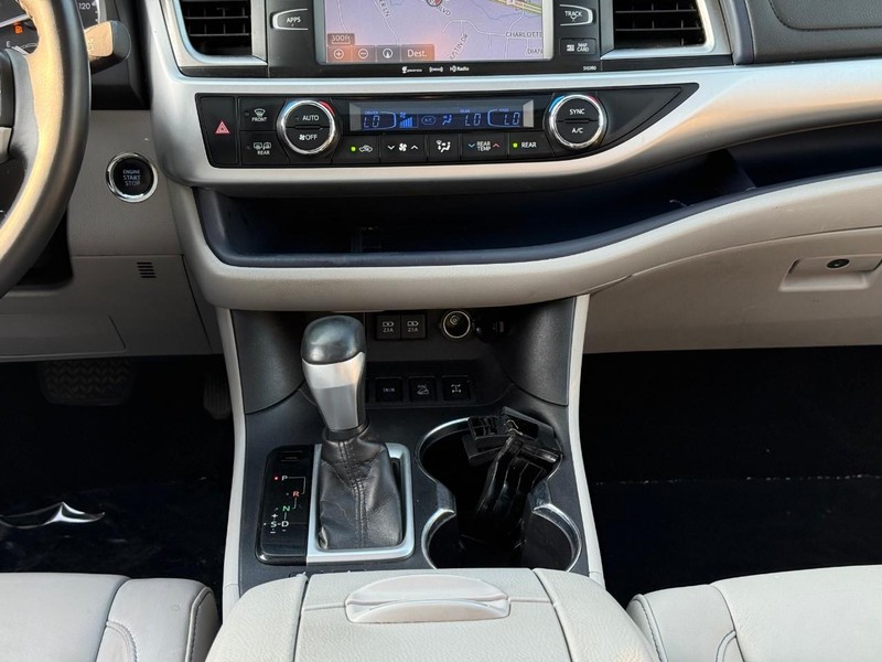 Toyota Highlander Vehicle Image 20