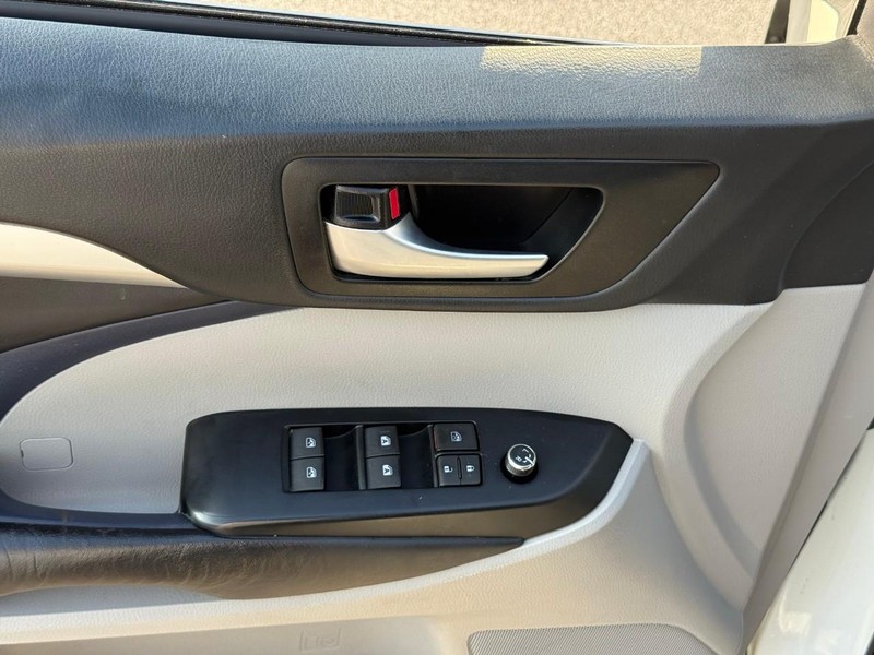 Toyota Highlander Vehicle Image 21